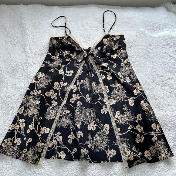 Victoria's Secret Other - Victoria Secret Women's Black Floral Lace‎ Front Tie Sleep Cami Size Small